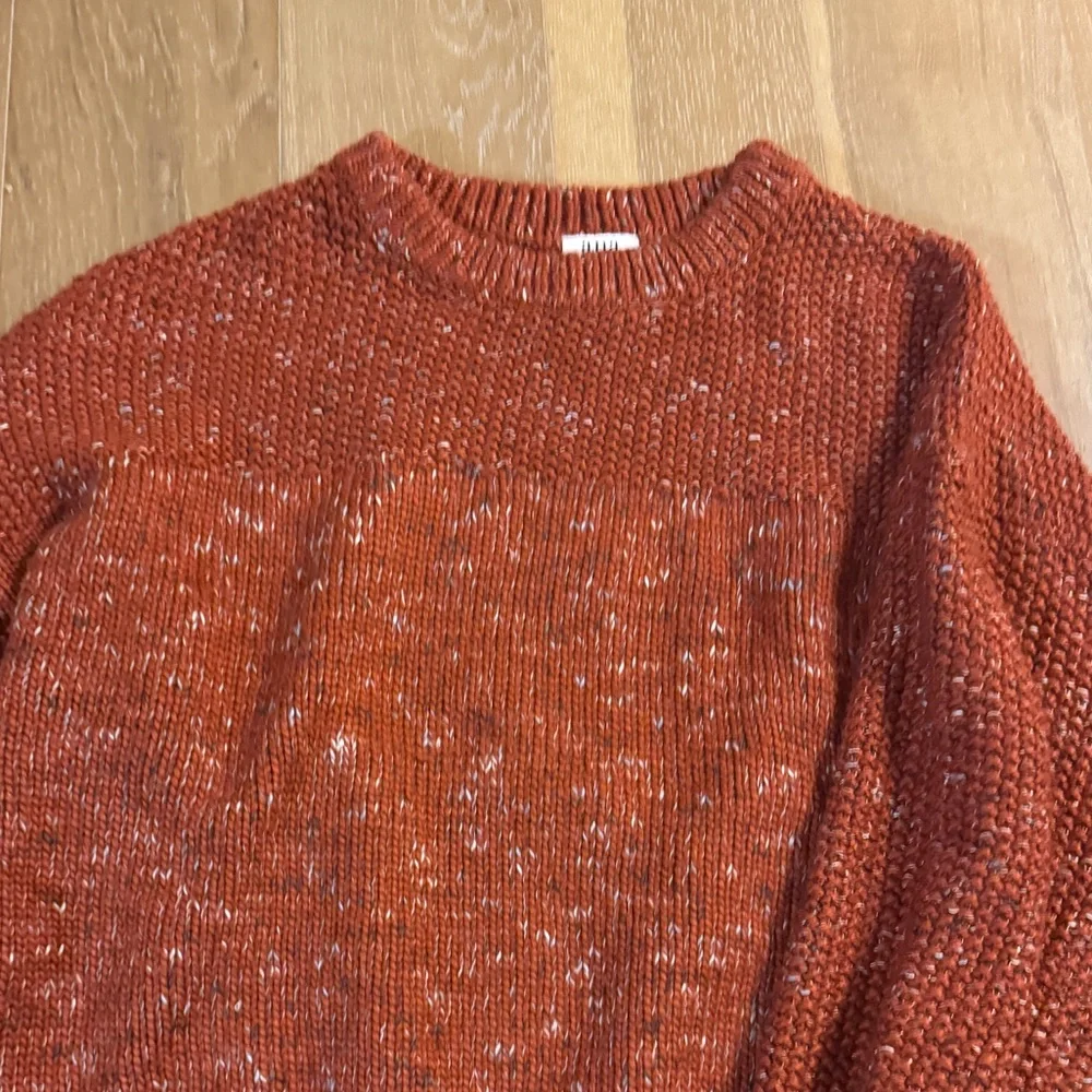 Red sweater ANA